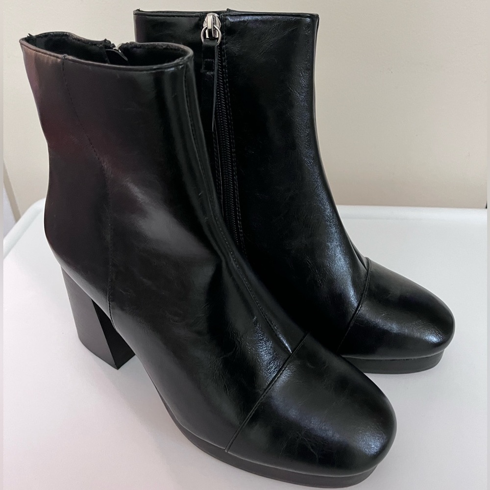 ASOS DESIGN Wide Fit Rhona platform boots in black